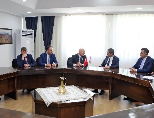 Minister Ertuğruloğlu meets with MP Smith | Turkish Republic of Northern Cyprus