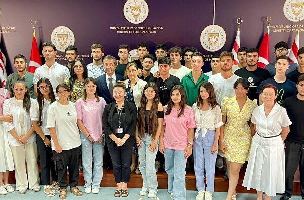 Foreign Minister Ertuğruloğlu hosts children of Karabakh Mar