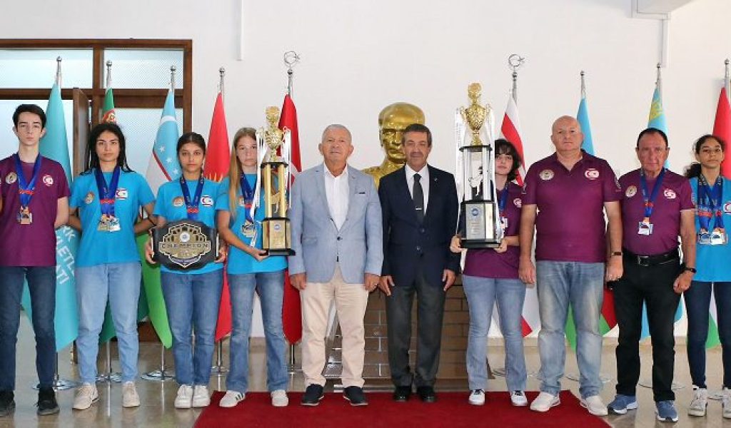 Minister Ertuğruloğlu receives Taekwondo National Team athletes and instructors | Turkish Republic of Northern Cyprus