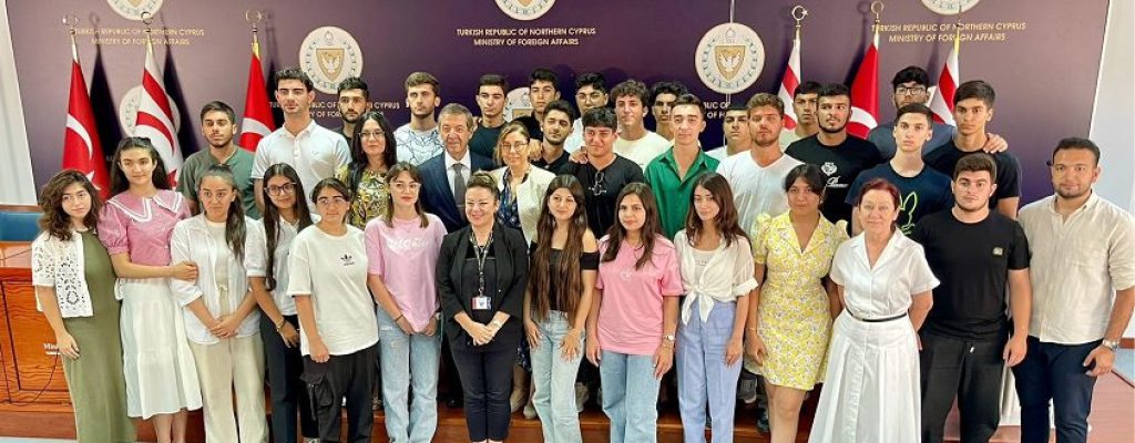 Foreign Minister Ertuğruloğlu hosts children of Karabakh Mar