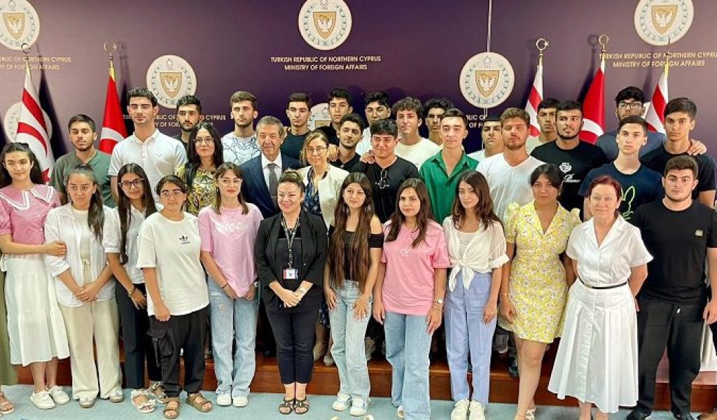 Foreign Minister Ertuğruloğlu hosts children of Karabakh Mar